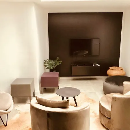 Livingthemoment Tatil Evi Gent